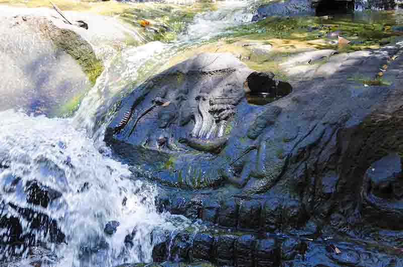 81 - Camboya - Kbal Speam o valle de las mil lingas - dios Shiva y lingas